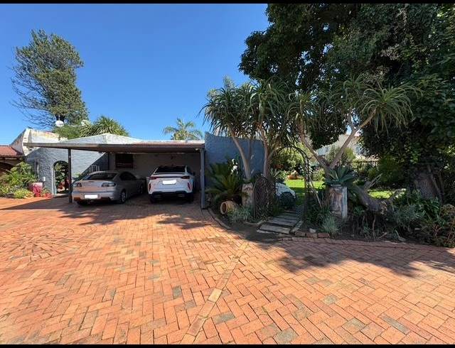5 BEDROOM HOUSE FOR SALE IN VAN RIEBEECK PARK